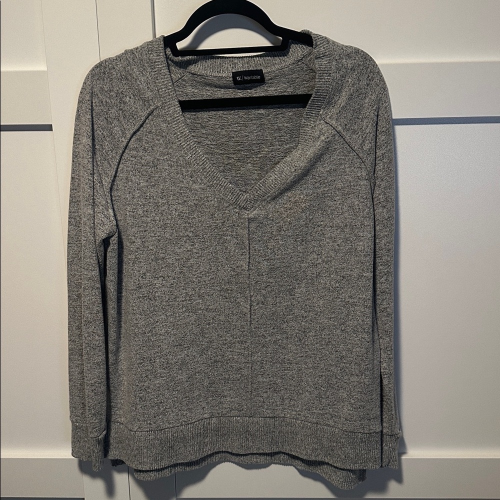 Wantable Gray V-Neck Sweater, size medium.